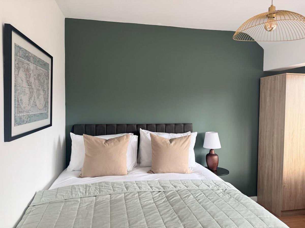 3 Bed House Near Nec, Hs2 For Long - Contractors, Families, Work Groups Holiday home Birmingham