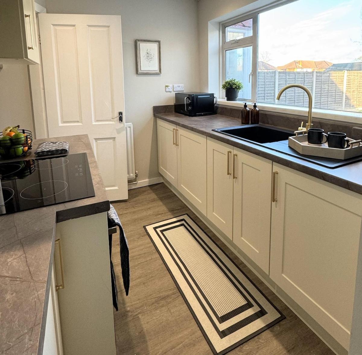 3 Bed House Near Nec, Hs2 For Long - Contractors, Families, Work Groups Holiday home Birmingham