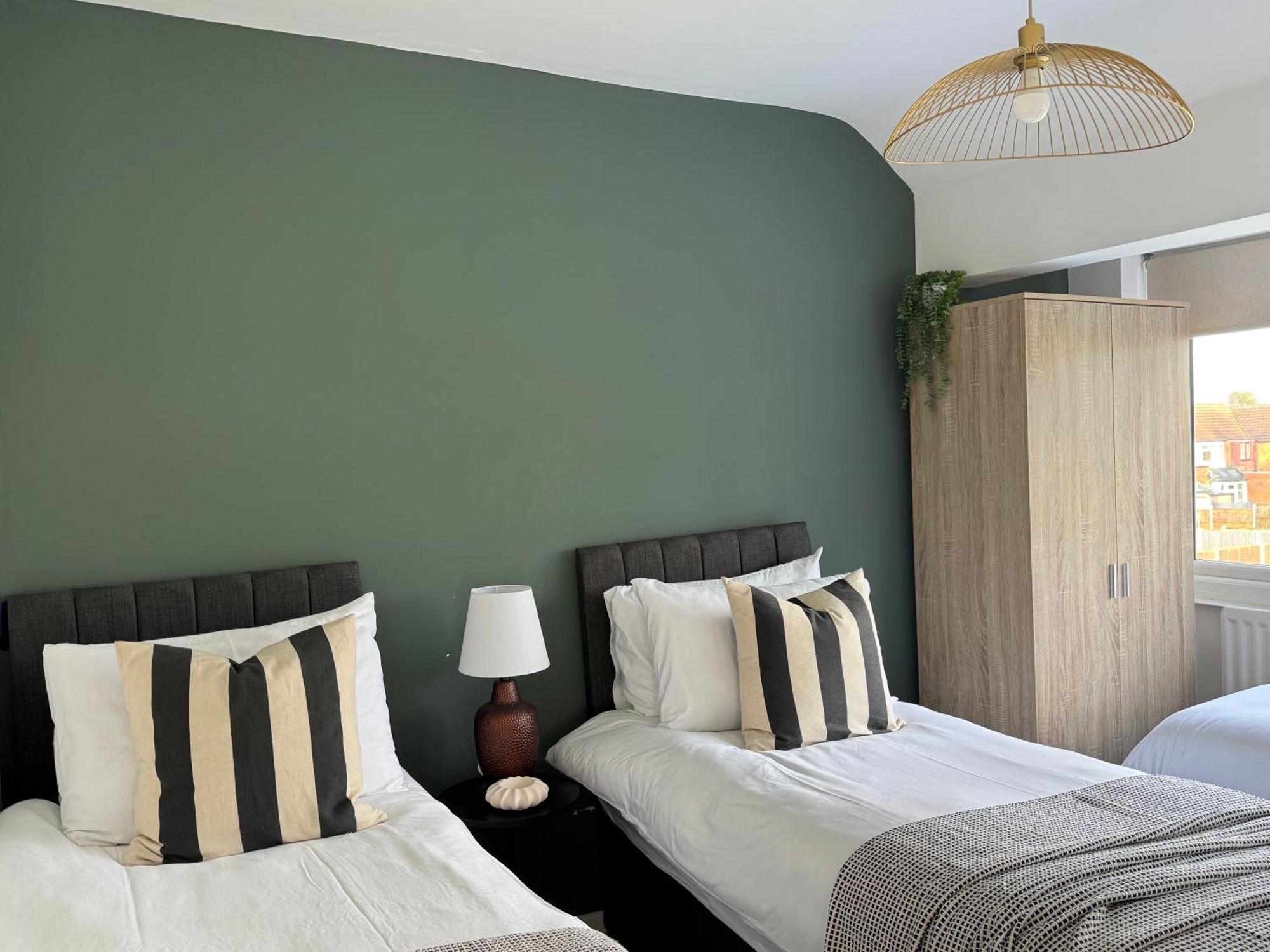 Holiday home 3 Bed House Near Nec, Hs2 For Long - Contractors, Families, Work Groups Birmingham